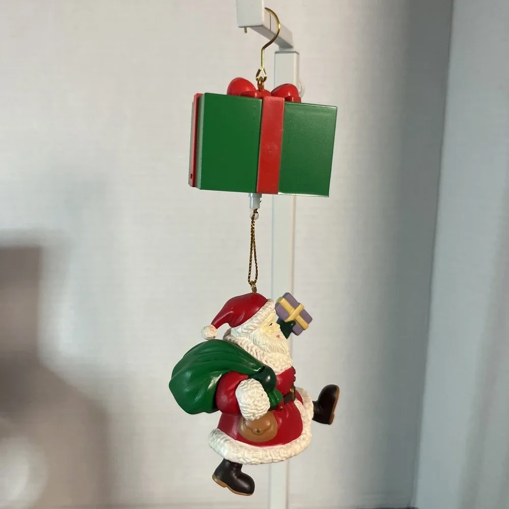 Mistletoe Magic Solar Motion‎ Ornament Spinning Santa Claus Christmas Hanging